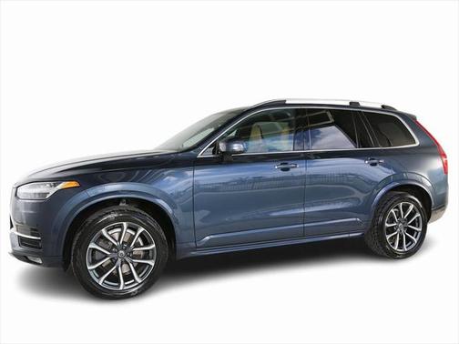2019 Volvo XC90 T6 Momentum