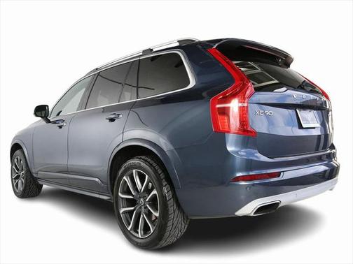 2019 Volvo XC90 T6 Momentum