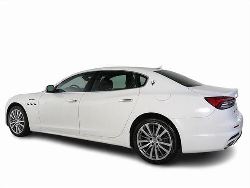 2022 Maserati Quattroporte Modena Q4