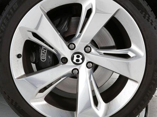 White Sand Metallic 2018 Bentley Bentayga W12 Signature