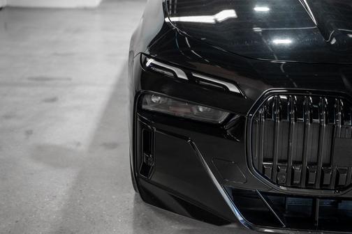 2023 BMW 740 i