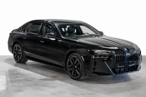 2023 BMW 740 i
