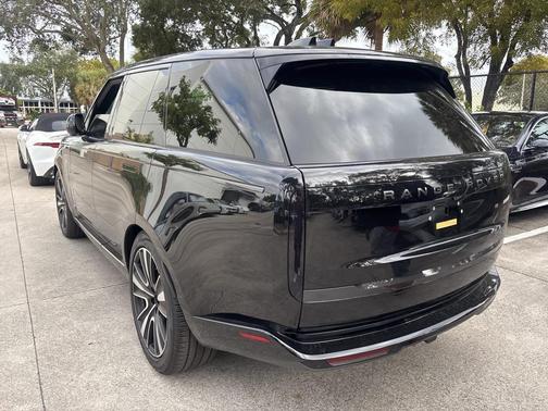 2024 Land Rover Range Rover P530 SE