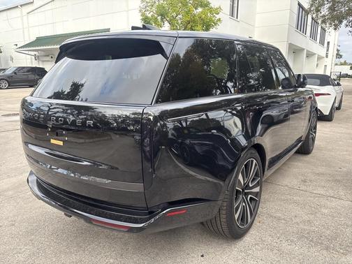 2024 Land Rover Range Rover P530 SE
