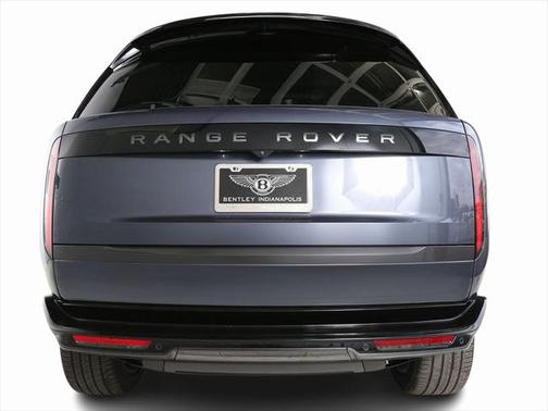 2025 Land Rover Range Rover P550e SE