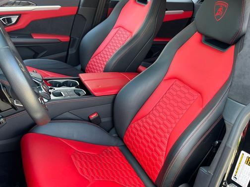 Black 2020 Lamborghini Urus Base