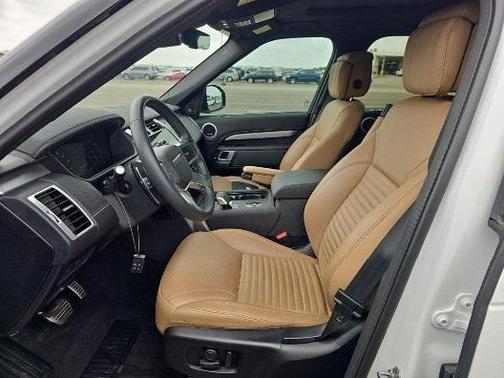 2024 Land Rover Discovery P300 Dynamic SE