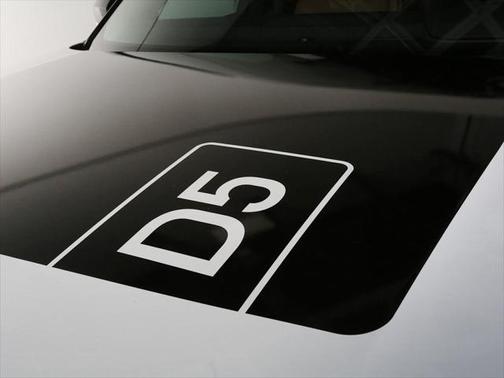 2024 Land Rover Discovery P300 Dynamic SE