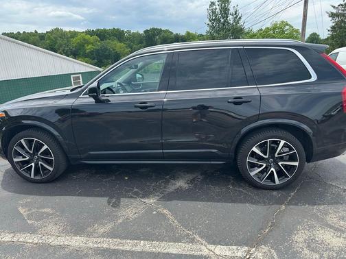 Onyx Black Metallic 2020 Volvo XC90 T6 Momentum