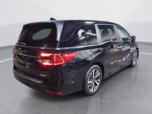 Crystal Black Pearl 2023 Honda Odyssey Touring