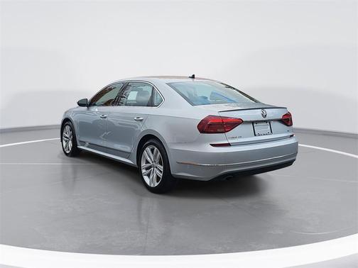 2018 Volkswagen Passat 2.0T SEL Premium