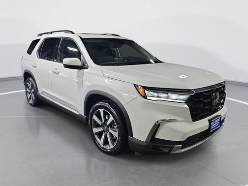Platinum White Pearl 2024 Honda Pilot Touring