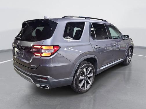Modern Steel Metallic 2023 Honda Pilot Elite