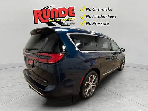 Blue 2022 Chrysler Pacifica Pinnacle