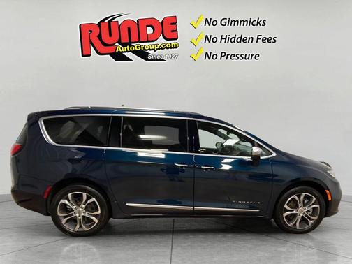 Blue 2022 Chrysler Pacifica Pinnacle