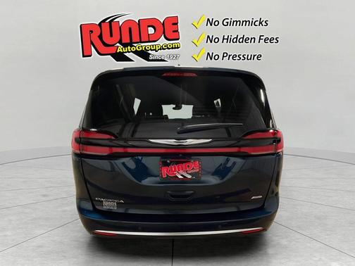 Blue 2022 Chrysler Pacifica Pinnacle
