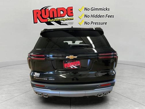 Mosaic Black Metallic 2026 Chevrolet Traverse LT