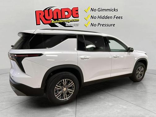 White 2024 Chevrolet Traverse LT