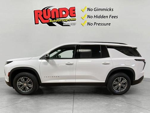White 2024 Chevrolet Traverse LT