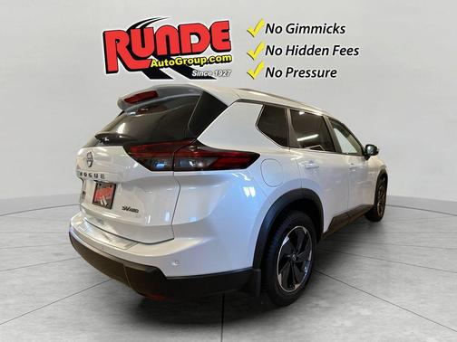 Everest White P 2024 Nissan Rogue SV
