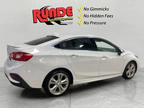 White 2017 Chevrolet Cruze Premier