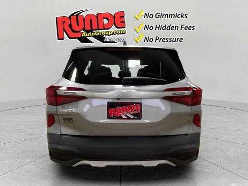 Gray 2023 Kia Seltos LX