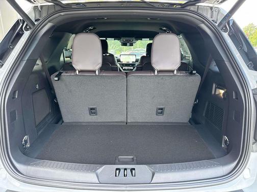 Space White Metallic 2026 Ford Explorer Platinum