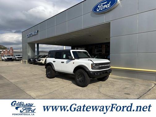 Oxford White 2025 Ford Bronco Badlands