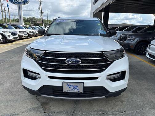 Oxford White 2023 Ford Explorer XLT
