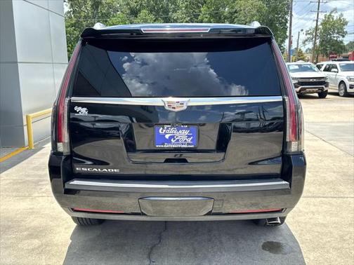 2018 Cadillac Escalade Luxury