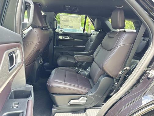 Agate Black Metallic 2026 Ford Explorer Platinum