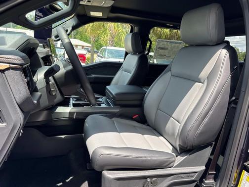 2025 Ford F-150 Lightning LARIAT