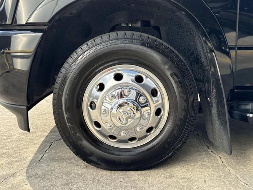 2019 RAM 3500 Laramie Crew Cab 4x2 8' Box