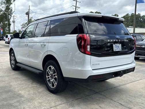 Oxford White 2026 Ford Expedition Active
