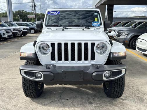 Bright White Clearcoat 2021 Jeep Gladiator Overland