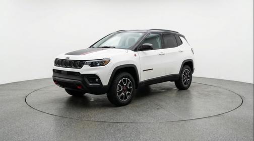 Bright White Clearcoat 2025 Jeep Compass Trailhawk