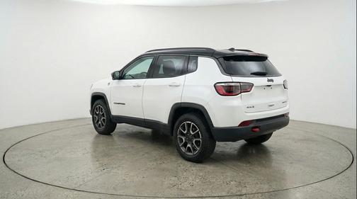 Bright White Clearcoat 2025 Jeep Compass Trailhawk