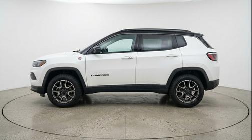 Bright White Clearcoat 2025 Jeep Compass Trailhawk