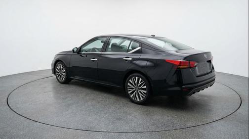 Super Black 2025 Nissan Altima SV FWD