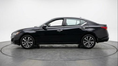 Super Black 2025 Nissan Altima SV FWD