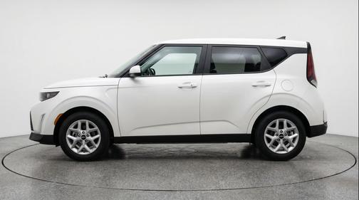 Snow White Pearl 2025 Kia Soul LX