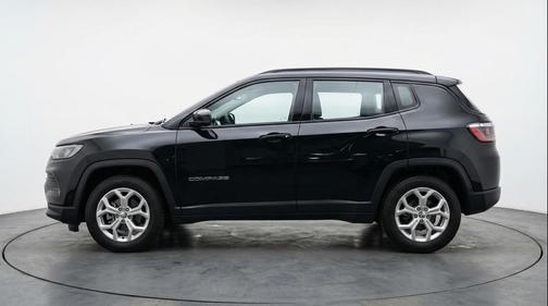 Diamond Black Crystal Pearlcoat 2025 Jeep Compass Latitude
