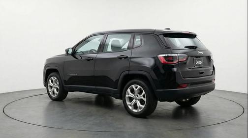 Diamond Black Crystal Pearlcoat 2025 Jeep Compass Latitude