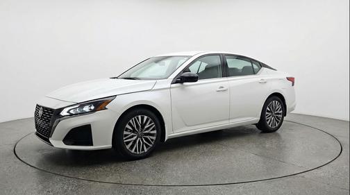 Glacier White 2025 Nissan Altima SV FWD