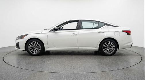 Glacier White 2025 Nissan Altima SV FWD