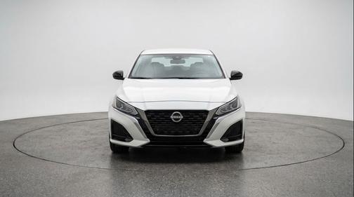 Glacier White 2025 Nissan Altima SV FWD