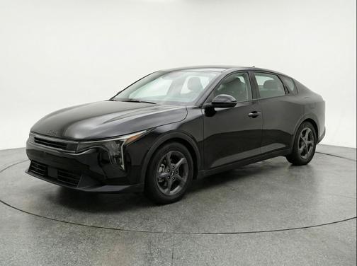 Aurora Black Pearl 2025 Kia K4 LXS
