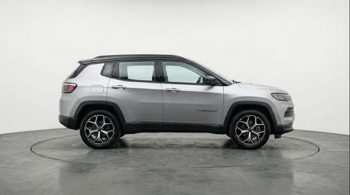 Silver Zynith Metallic Clearcoat 2025 Jeep Compass Limited