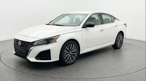 Glacier White 2025 Nissan Altima SV FWD