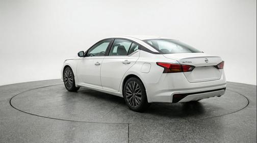 Glacier White 2025 Nissan Altima SV FWD